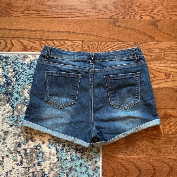 Denim Shorts w/Stud Details - Picture 2 of 4